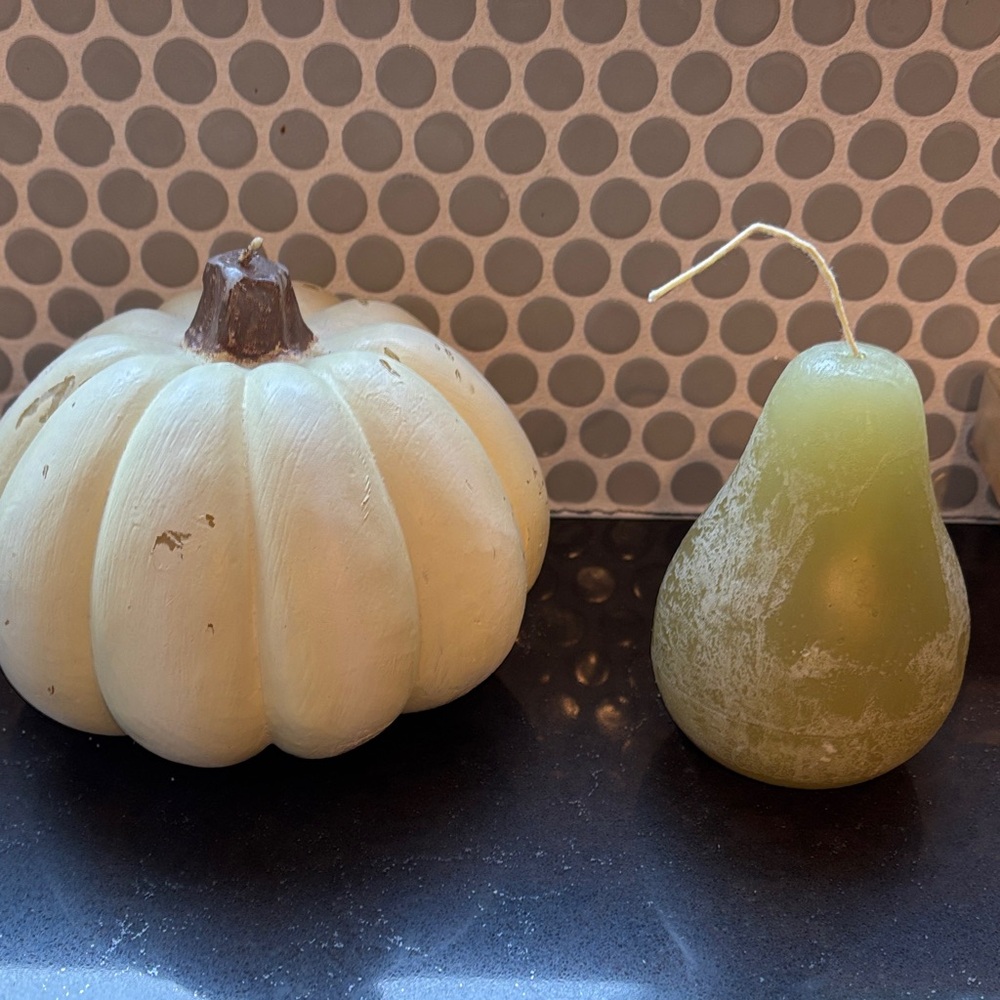 Decorative Cream Pumpkin and Green Pear Set Candles